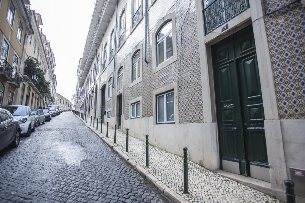 Breathtaking River View In Alfama Lisbon Bagian luar foto